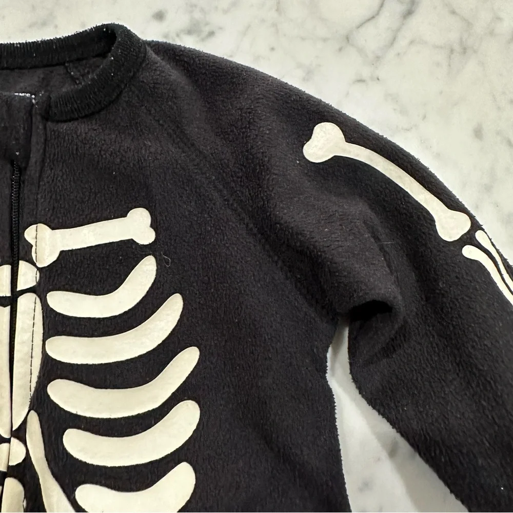 The Children’s Place 6-9M Glow in the Dark Skeleton Long Sleeve Footie Costume